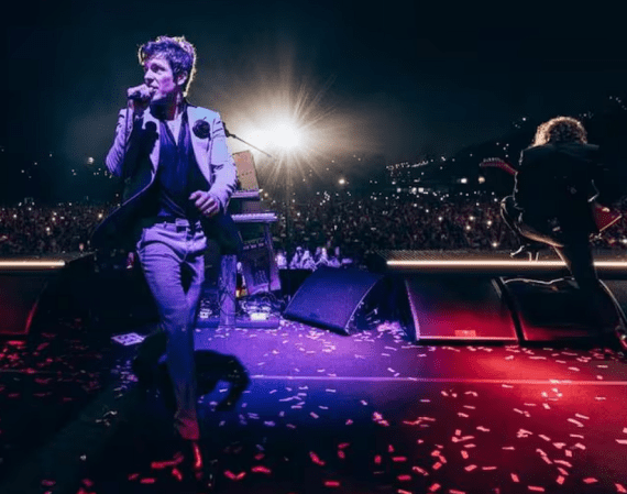 Brandon Flowers, voz de The Killers, durante su show en Lima el 23 de marzo del 2026. / The Killers