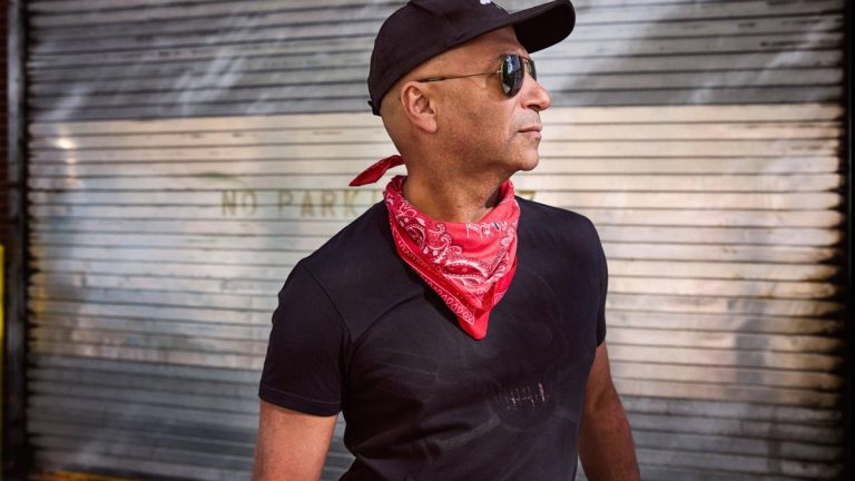 Tom Morello suma leyendas a Power To The People