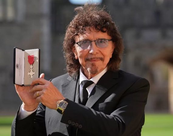 Tony Iommi: MBE y nuevo single 'Stormwatcher'