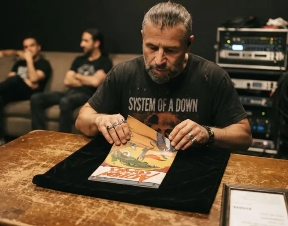John Dolmayan de System Of A Down compra Action Comics #1 por $825,000