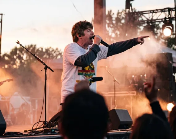 Turnstile recauda más de $200.000 en concierto benéfico en Washington