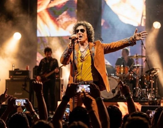 Bunbury arrasa en Puebla y rescata himno de Héroes