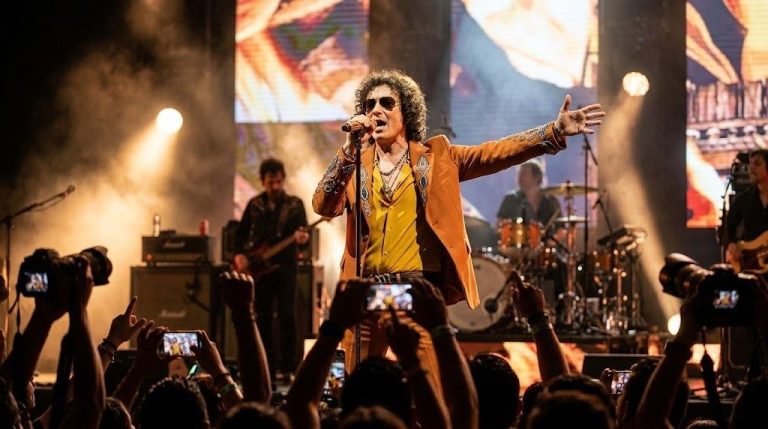 Bunbury arrasa en Puebla y rescata himno de Héroes