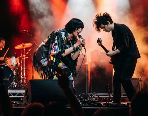 Rolling Stone elige 'Maps' de Yeah Yeah Yeahs como mejor canción de rock del siglo XXI