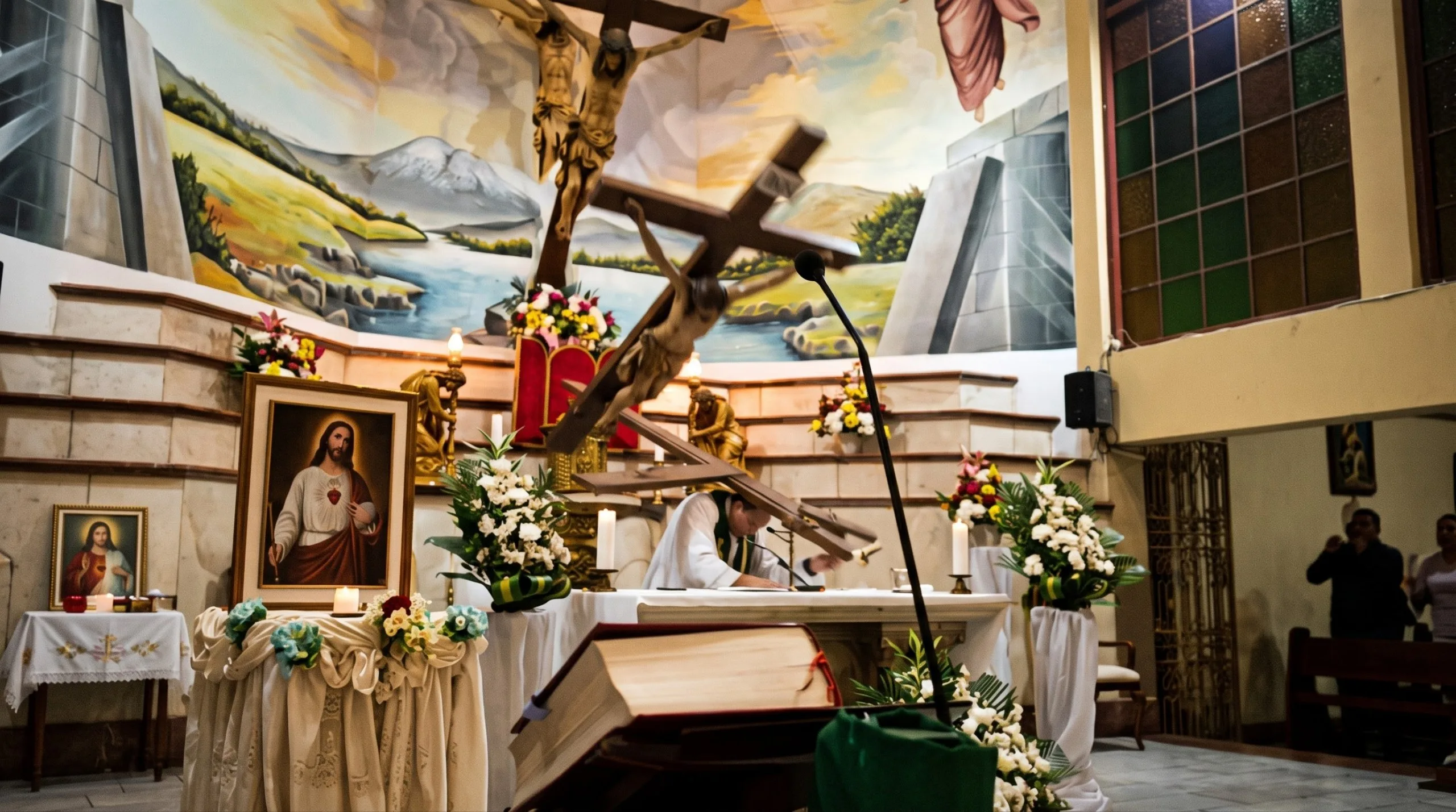 Sacerdote muere aplastado por una cruz durante misa en Ecuador
