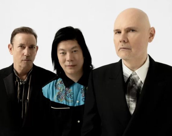 Smashing Pumpkins arrasa con show de 32 canciones