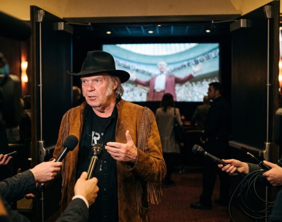 Neil Young elogia 'Digger' como la mejor película