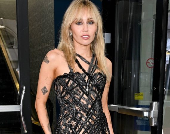 Miley Cyrus logra el mayor desplome histórico