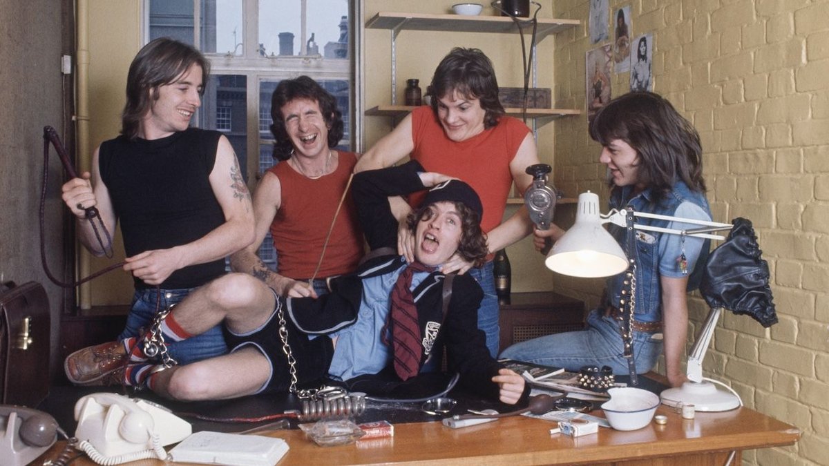AC/DC: El 'Canguro Humano' que Incendió Inglaterra